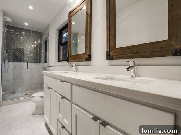 428 Edgelake Luxurious Master Bathroom