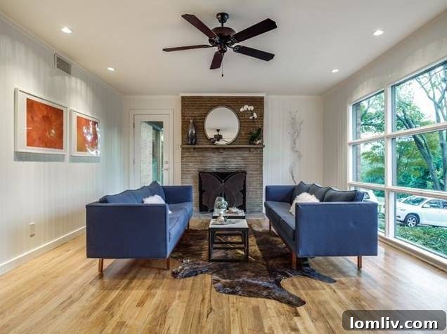 428 Edgelake Living Space with Natural Light