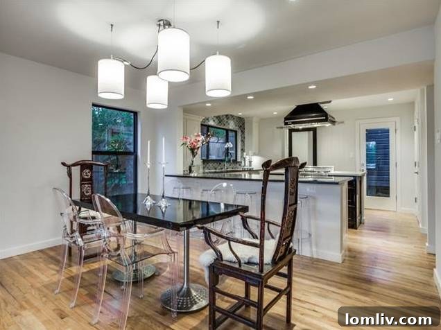 428 Edgelake Dining Area and Kitchen