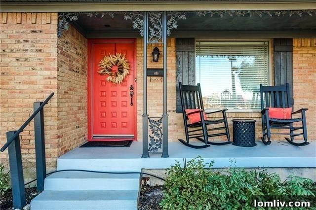 Charming Front Facade of Dallas Ranch Home