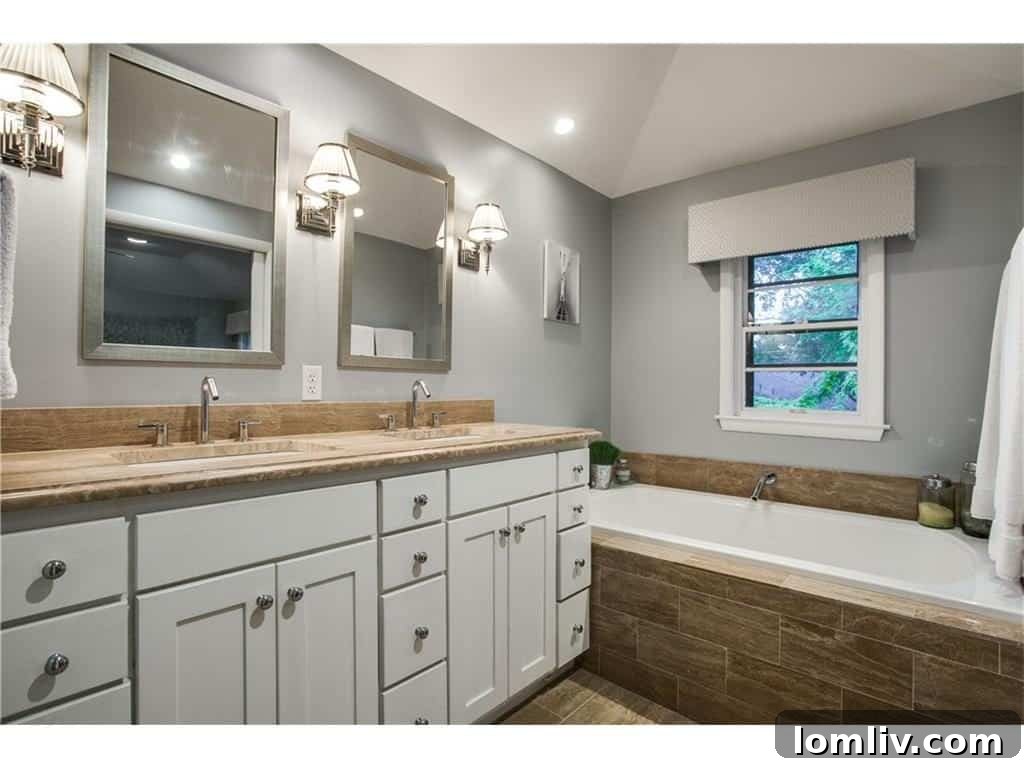 Tasteful Guest Bathroom in Renovated Ranch