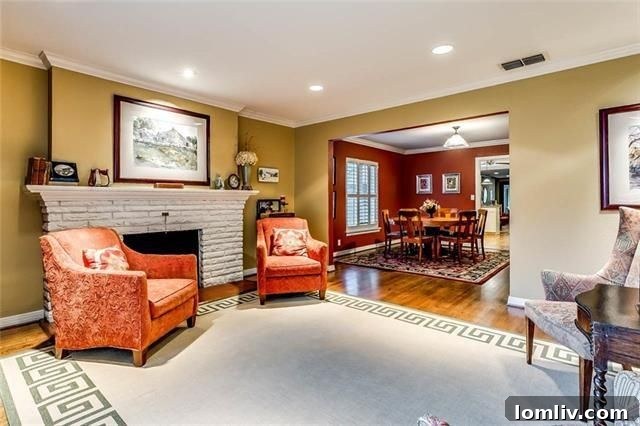 Elegant Formal Living Space - 6366 Greenway Rd Fort Worth