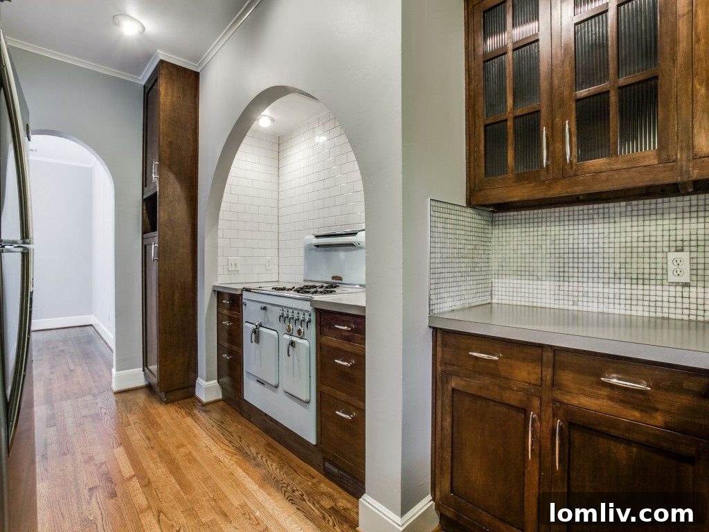 1527 Seevers Ave Dallas TX - Master Bedroom Access to Courtyard