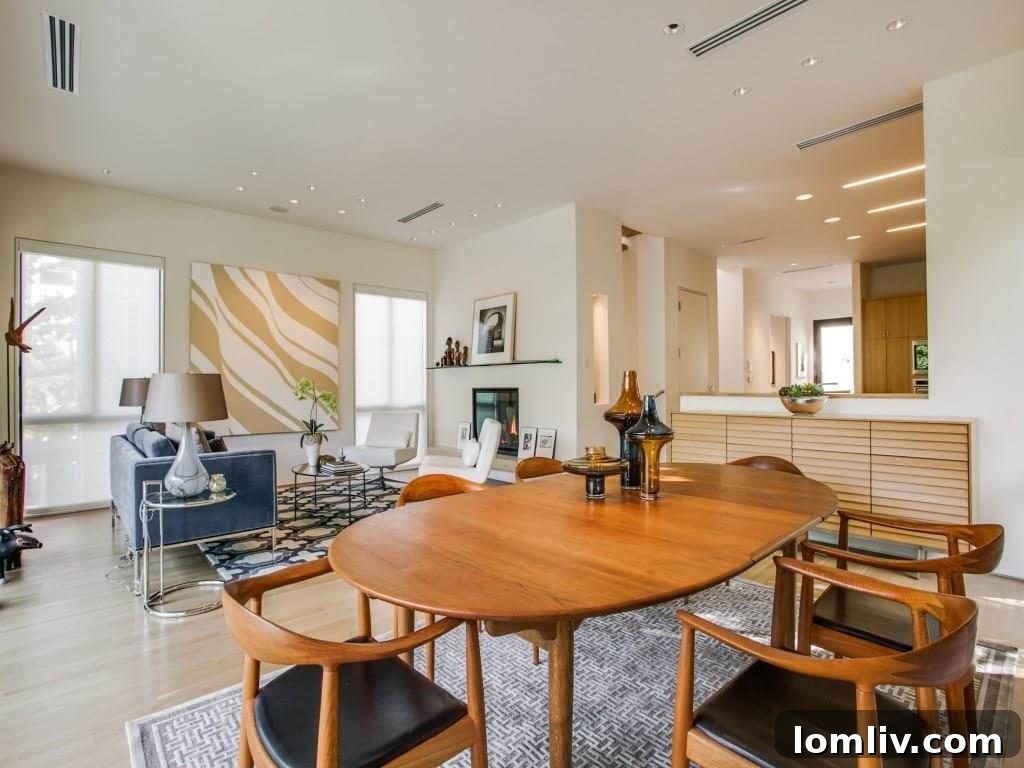 Dining Area in Modern Dallas Residence