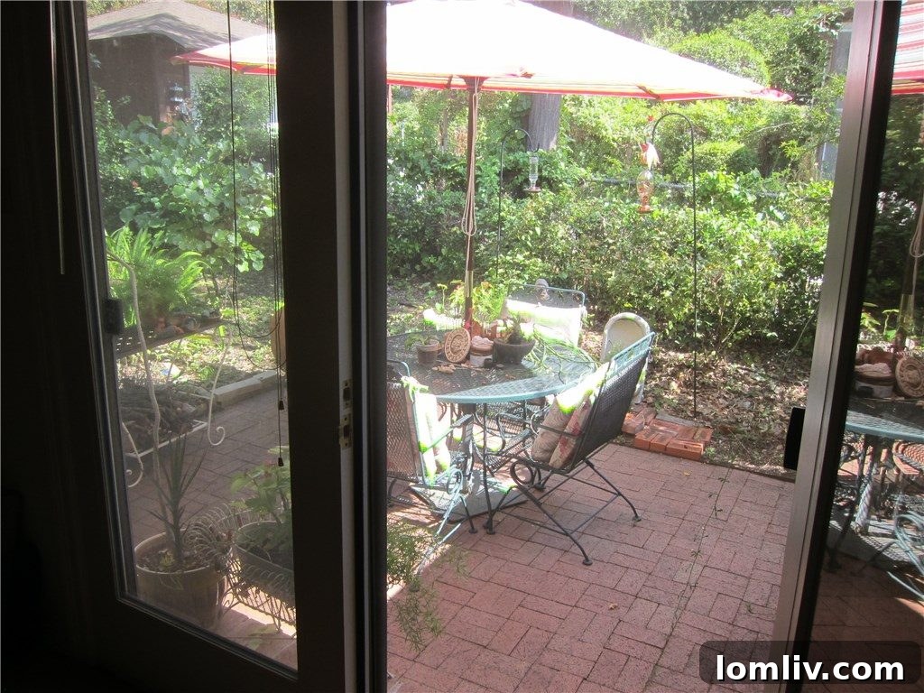 La Vista Drive Outdoor Seating Area