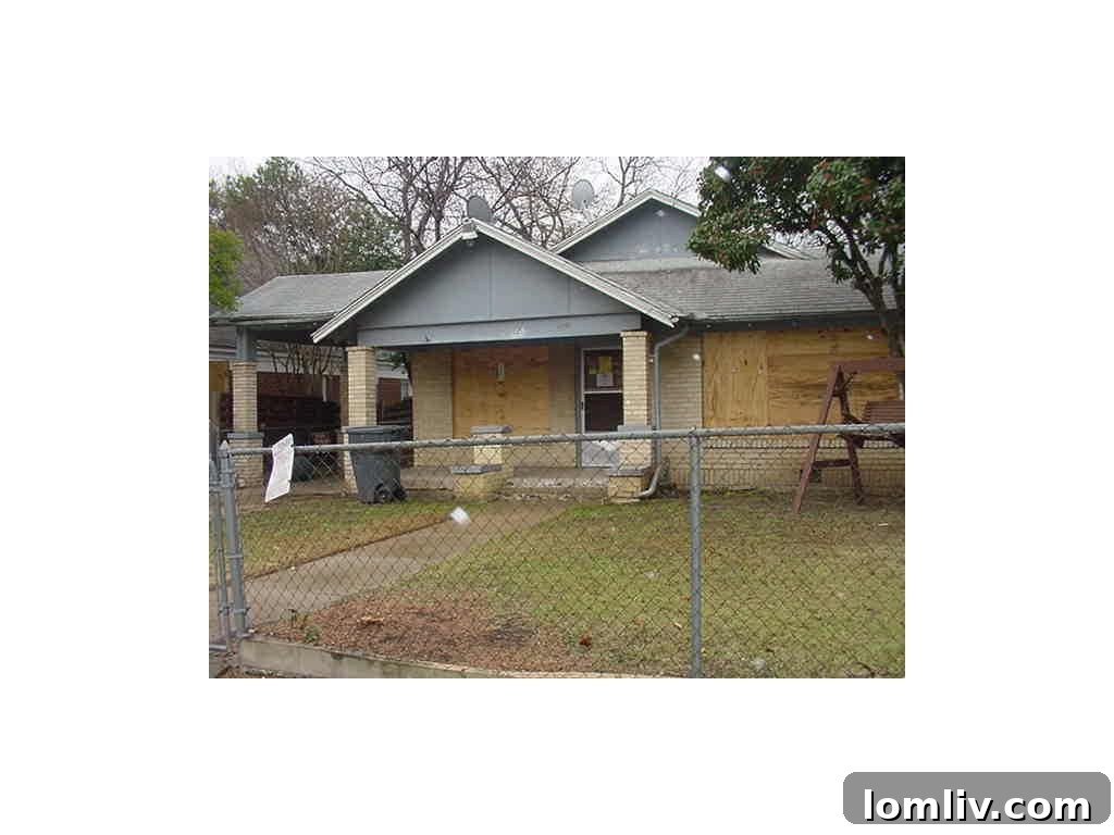 Before image of 1122 Brunner in 2007, showing the original condition of the house prior to its extensive renovation.