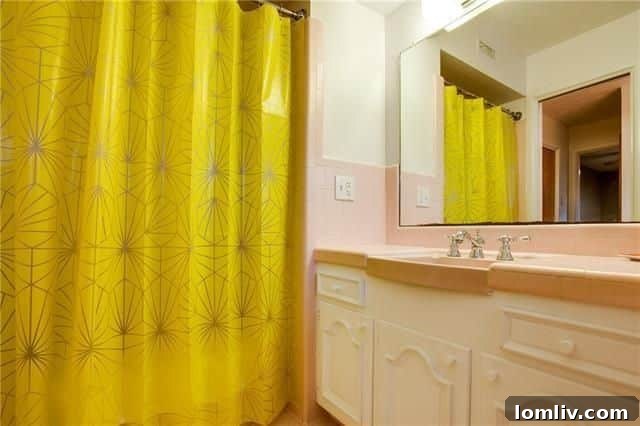 622-Mayrant-Vintage-bath