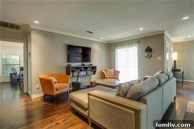 5220 Parkland Avenue: Living room with refinished original oak hardwoods