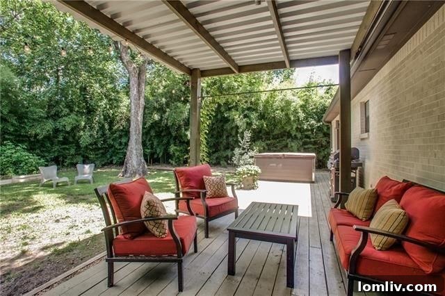 5220 Parkland Avenue: Covered back patio, perfect for year-round enjoyment