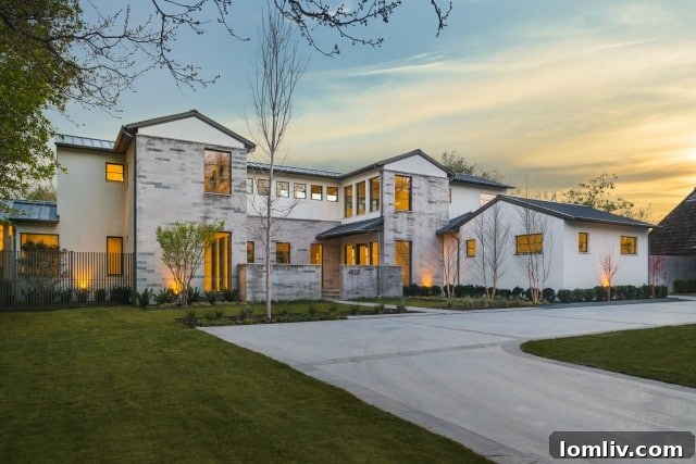 William Briggs-Designed Home: Exterior Privacy, Internal Openness