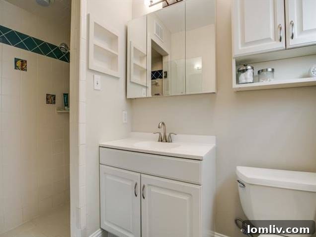 907 Tipperary Master Bathroom - Modern Fixtures and Finishes