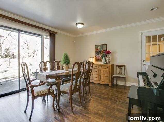 907 Tipperary Dining Area - Elegant Space for Entertaining