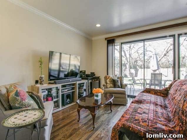 907 Tipperary Living Room - Cozy and Inviting for Relaxation