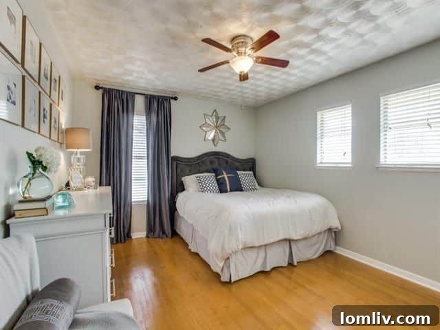 Entrepreneur's Next Venture Your Chance for a Fabulous Casa Linda Cottage 16 2421 Springhill Drive - Charming Entryway