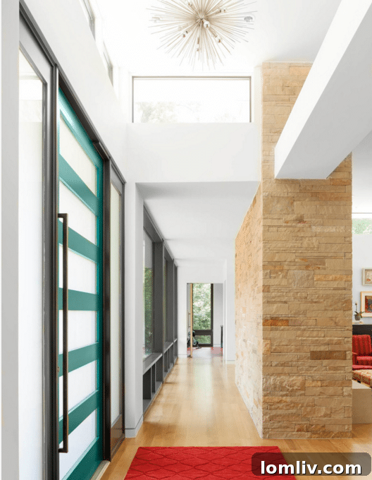 Modern interior design by Stocker Hoesterey Montenegro