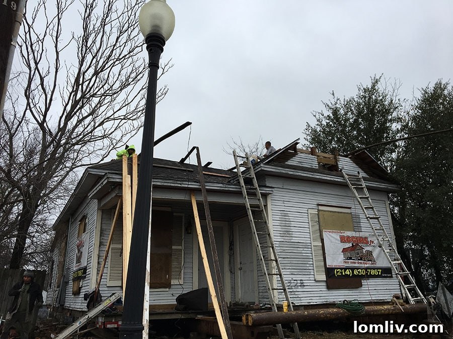 The historic home arriving at its new West Dallas location, ready for its next chapter.