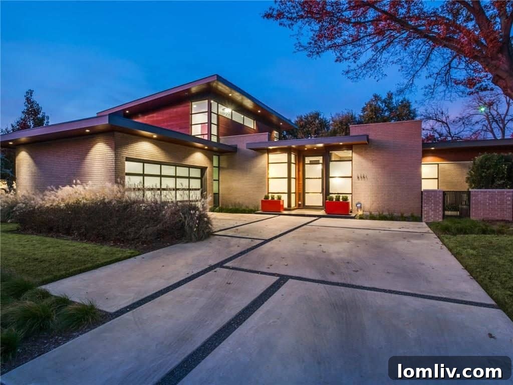 Livingston Avenue Contemporary Home Facade in Dallas's Mockingbird Park