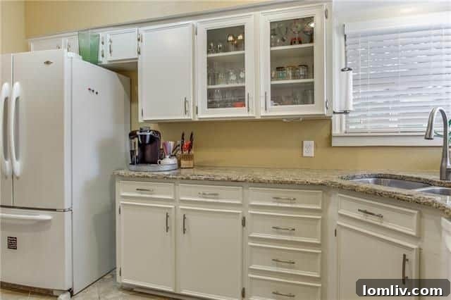 Bright and Cheery Kitchen in Elmwood Cottage