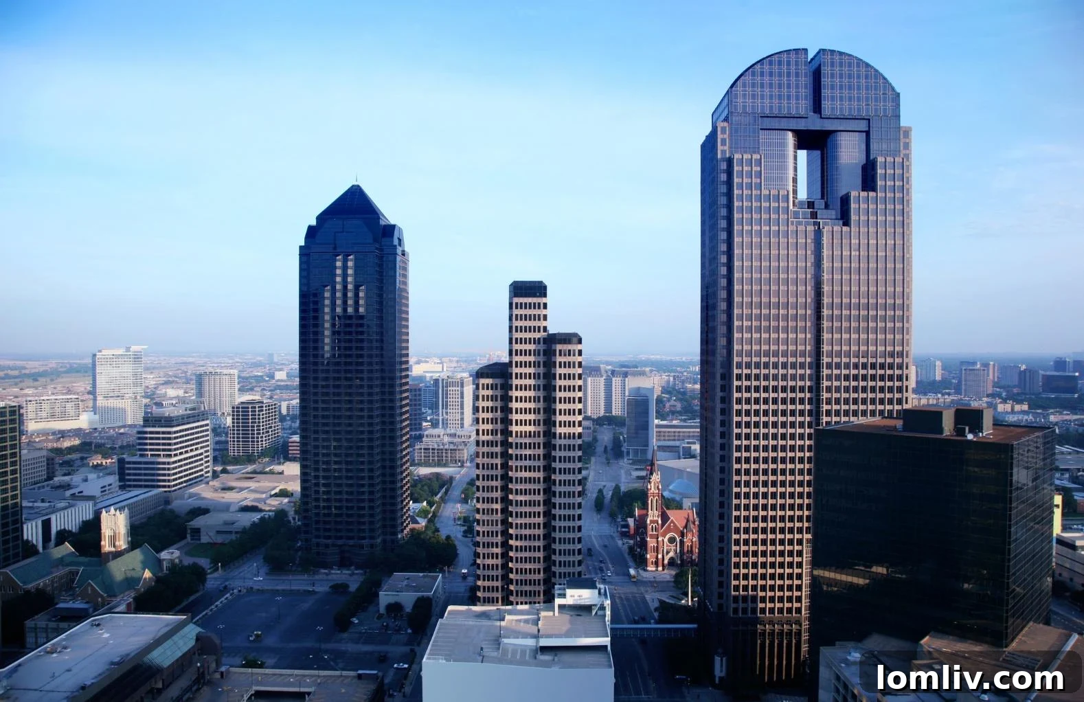 Dallas skyline with modern buildings, symbolizing a thriving real estate market